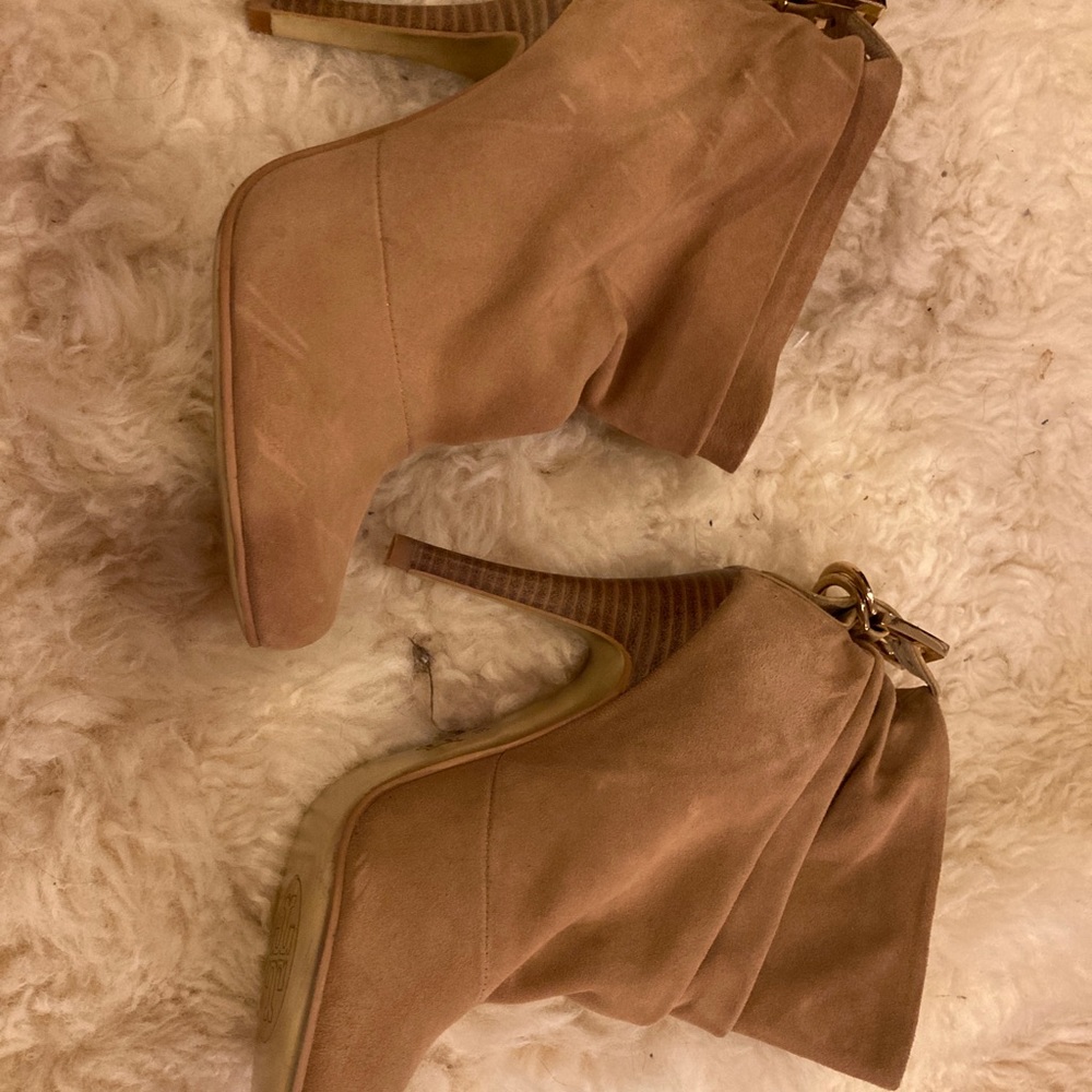 Tory Burch tan suede  boots size 7 never worn